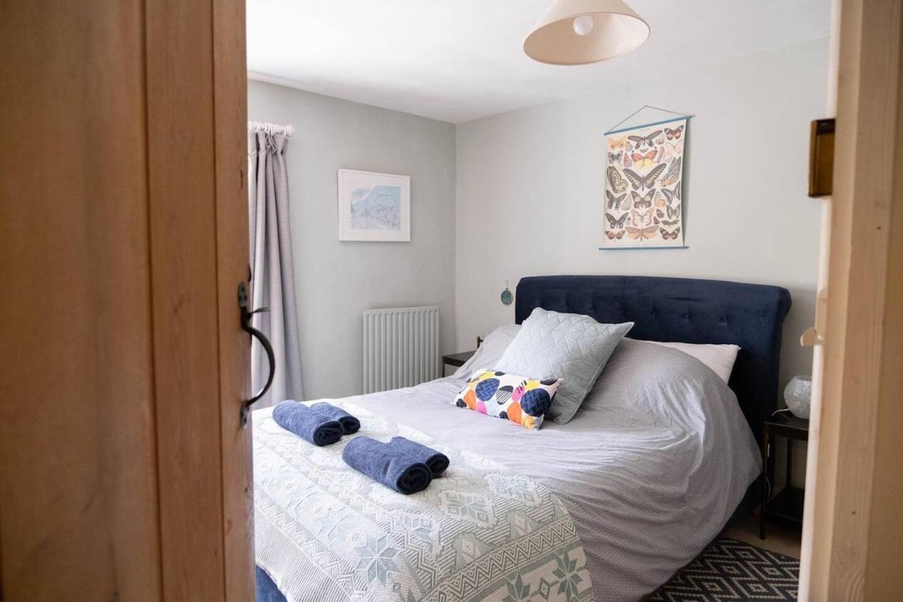 Lovely Property In The Heart Of Somerset, Sleeps 9 Shepton Mallet Exterior photo